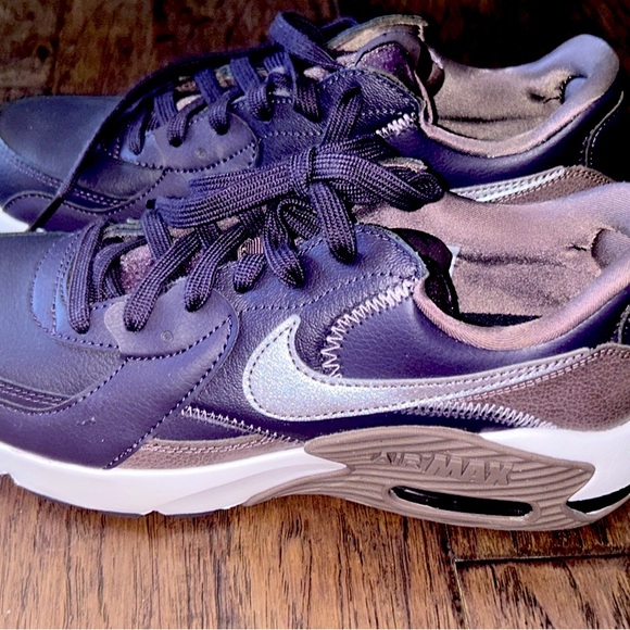 Brand New Nike AirMax Runners sz 9.5 - Picture 1 of 4